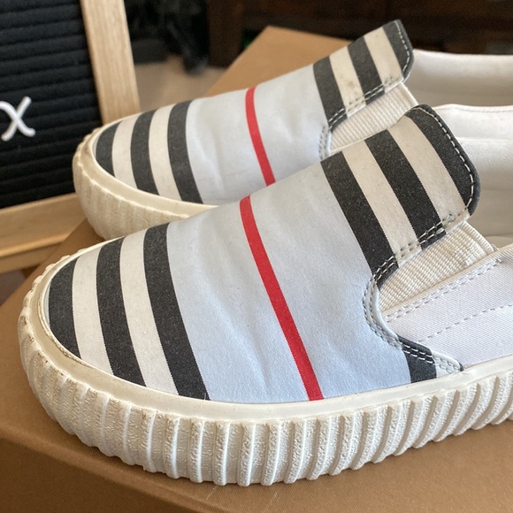 Burberry Toddler Slip On Sneakers - Picture 6 of 11
